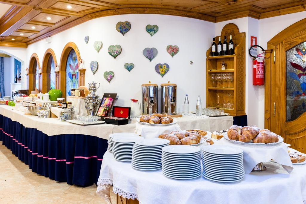 Hotel Vienna San Martino Di Castrozza Exteriér fotografie
