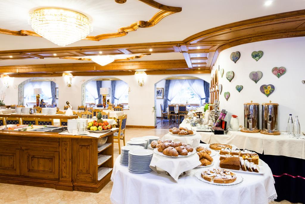 Hotel Vienna San Martino Di Castrozza Exteriér fotografie