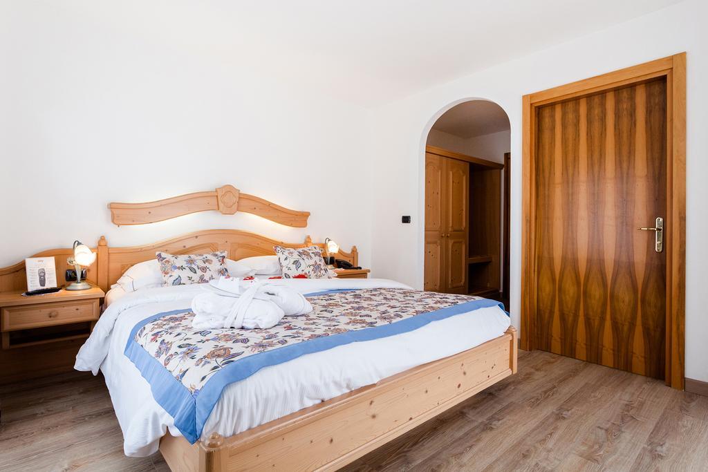 Hotel Vienna San Martino Di Castrozza Exteriér fotografie